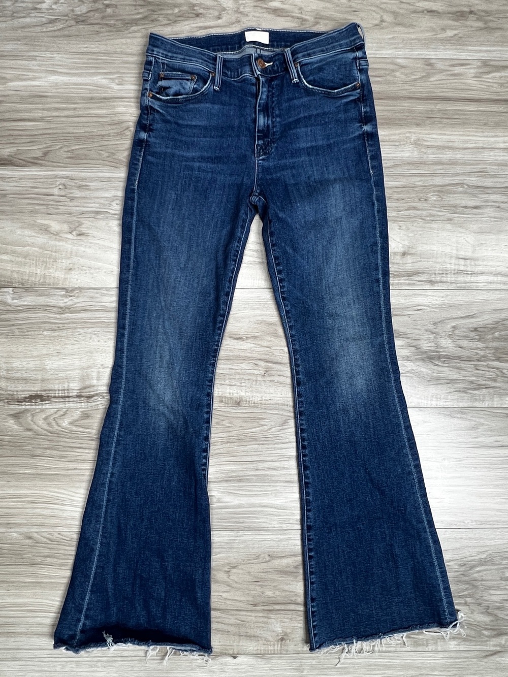 Mother The Weekender Fray Flare Jean in Groovin’ Size 28